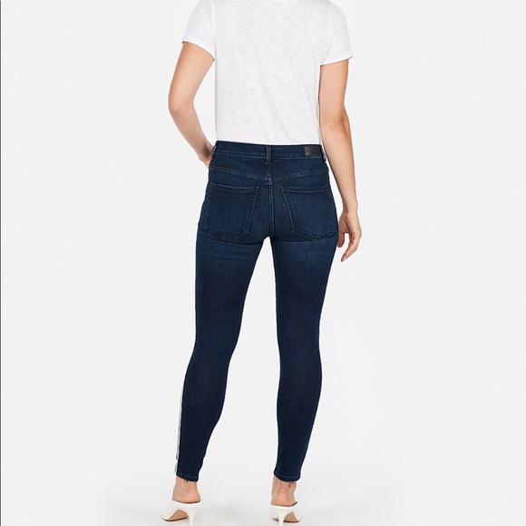 NWOT. HIGH WAISTED SIDE STRIPE ANKLE LEGGINGS. - Picture 3 of 5